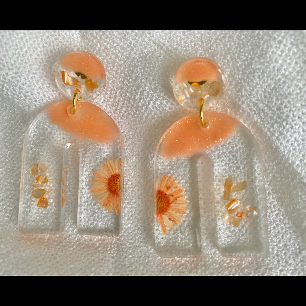 Gold Tone Resin Post Arch Earrings with Orange Pressed Flower and Shell Flakes